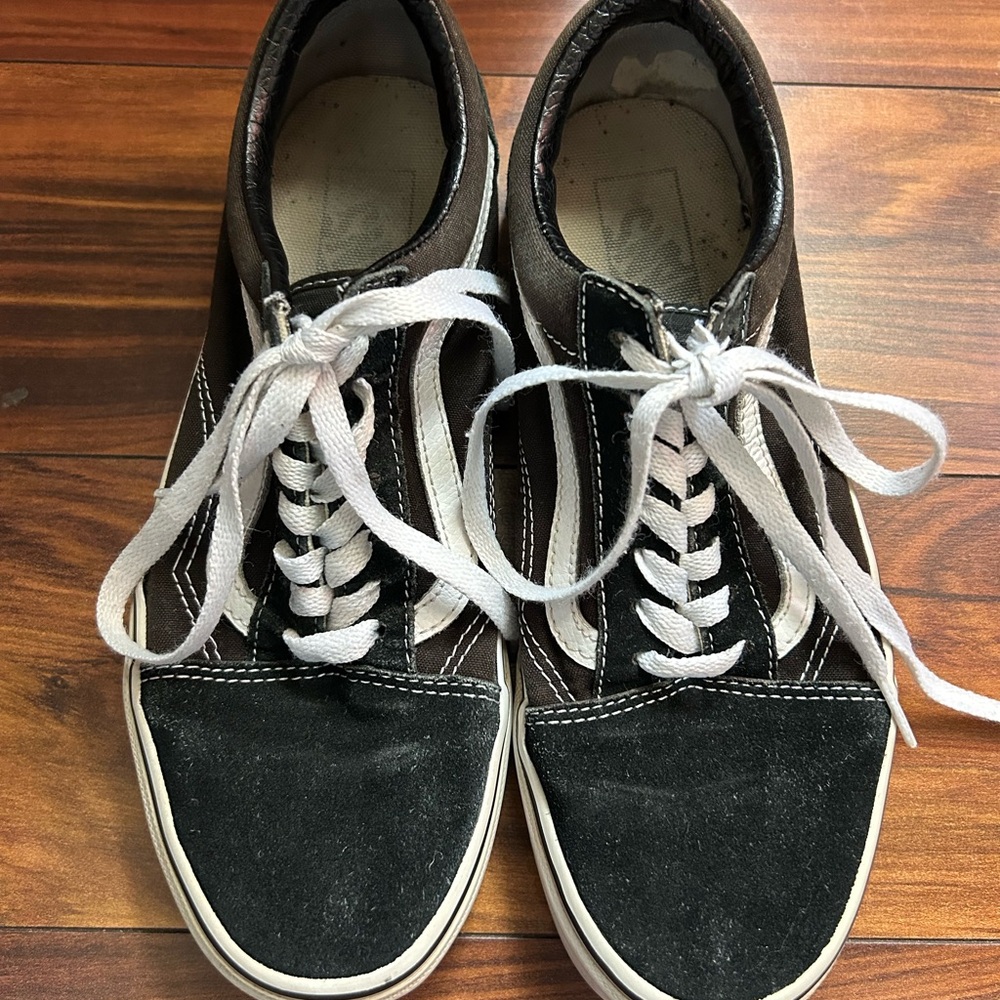 Women’s low top old skool black vans off the wall size 7.5